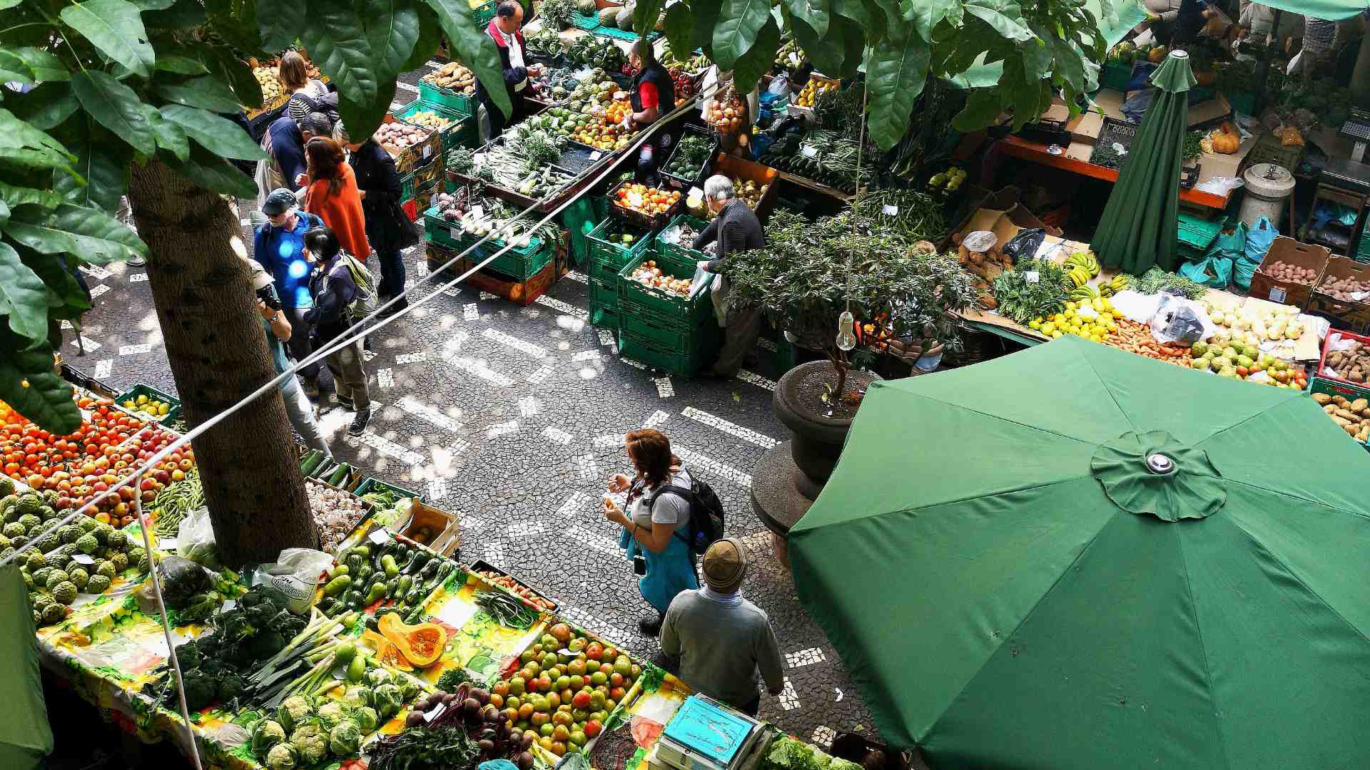 Der Einkauf auf dem lokalen Markt ist nachhaltig und unterstützt die lokale Wirtschaft.